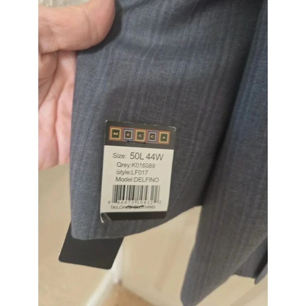 MECCA Men's 2-Piece Suit Gray Pinstripe NWT Jacket 50L Pants 44W Delfino